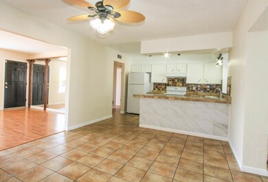 3322 W Sweetwater Ave-5