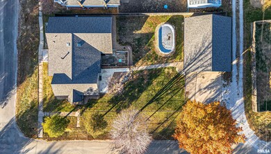 201 W Delavan St, New Holland, IL 62671 - photo 5