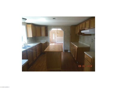 761 Kenilworth Ave, Sheffield Lake, OH 44054 - photo 4