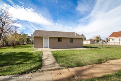 916 1st Ave E, New England, ND 58647 - photo 5
