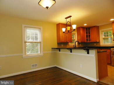5340 Chesapeake Rd, Hyattsville, MD 20781 - photo 5