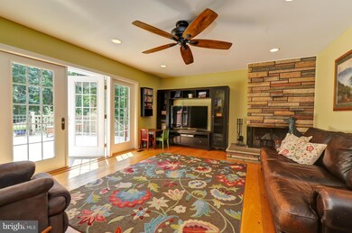 6711 Tahalla Dr, Alexandria, VA 22306 - photo 5