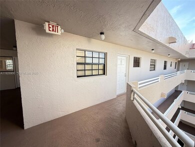 15969 NW 64th Ave unit 504, Miami Lakes, FL 33014 - photo 4