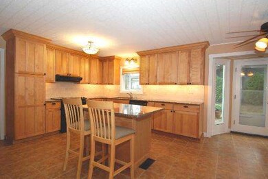 1725 Maple Leaf Ct, Wheaton, IL 60187 - photo 7