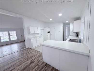 66 Red Oak Dr, Cottageville, WV 25239 - photo 5