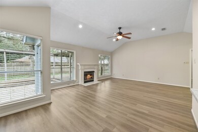 720 Regency Ct, Friendswood, TX 77546 - photo 6