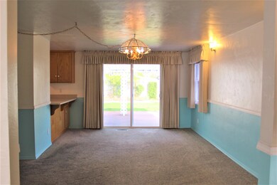 1161 NE 9th St, Grants Pass, OR 97526 - photo 6