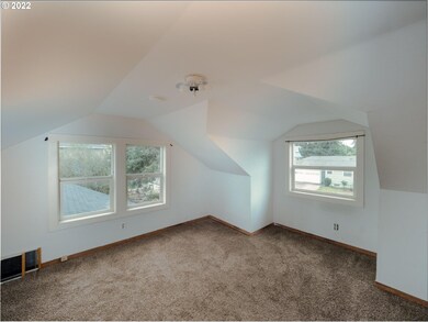 131 N Russet St, Portland, OR 97217 - photo 5