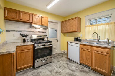 122 Huron St, Lansing, MI 48915 - photo 7