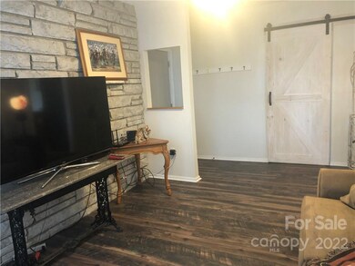 Access to Laundry & Pantry