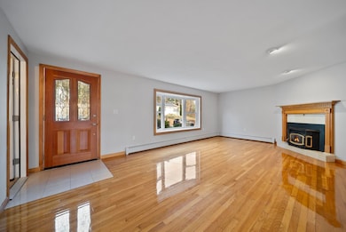 7 Dexter St, Derry, NH 03038 - photo 4