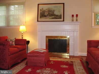 8210 Robin Hood Ct, Towson, MD 21204 - photo 7