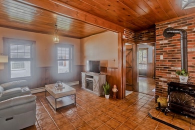 92 Locust Ave, Worcester, MA 01604 - photo 6