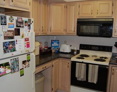 351 Pemberwick Rd unit 913, Greenwich, CT 06831 - photo 3