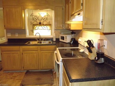 254 Oak Leaf Rd, Asheboro, NC 27205 - photo 5