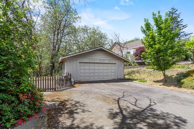 140 NW Fall Run Dr, Grants Pass, OR 97526 - photo 4