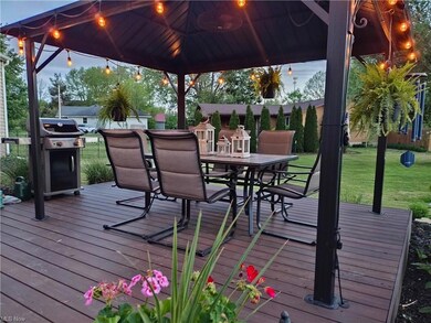 Backyard deck and pergola to watch the sunset