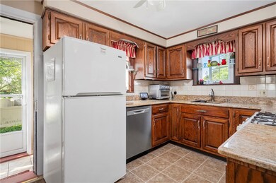 280 Nursery Ave, Woonsocket, RI 02895 - photo 7