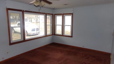 914 3rd St, Oswego, KS 67356 - photo 4