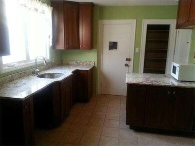 332 Cherry St, Holyoke, MA 01040 - photo 2