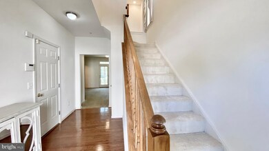 9132 Silvershadow Ct, Lorton, VA 22079 - photo 4