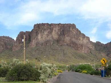land on lost dutchman 001