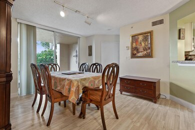 06 Dining Room