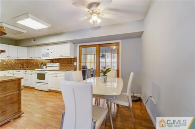 11 Delaware Ct unit 901, Matawan, NJ 07747 - photo 5