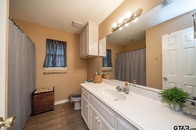 1709 1709 Peach St, Kilgore, TX 75662 - photo 6