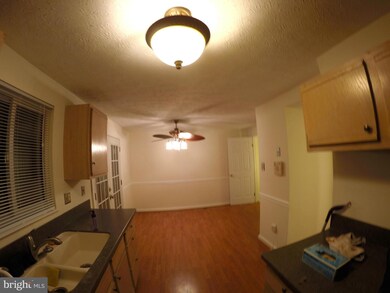 8112 Parkdale Ct, Springfield, VA 22153 - photo 5