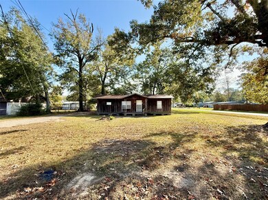 811 S Fenner Ave, Cleveland, TX 77327 - photo 4