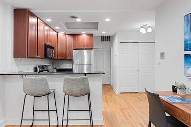 950 W Belle Plaine Ave unit 1W, Chicago, IL 60613 - photo 4