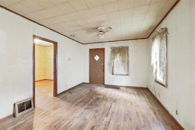 217 E Payton Ave, Des Moines, IA 50315 - photo 2