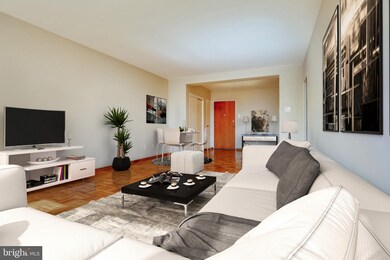 The Potomac Plaza Co-op unit 527, Washington, DC 20037 - photo 4