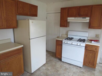 132 W Clinton St, Clayton, NJ 08312 - photo 4