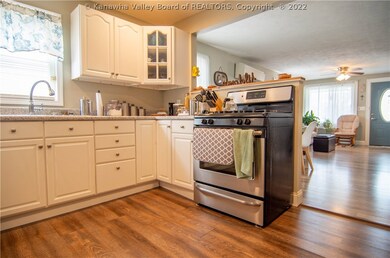 454 19th St, Dunbar, WV 25064 - photo 6