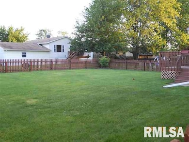 2319 W 60th Place, Davenport, IA 52806 - photo 2