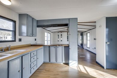 1801 S Lamar Ave, Denison, TX 75021 - photo 3