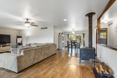 402 S 4th St, Chatsworth, IL 60921 - photo 4