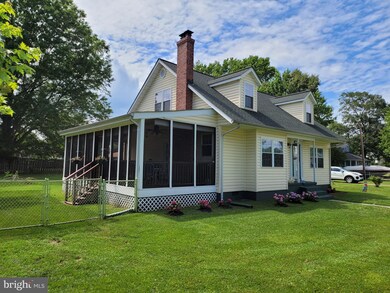 521 Lossing Ave, Colonial Beach, VA 22443 - photo 4