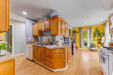 194 N Smith St, Aurora, IL 60505 - photo 5