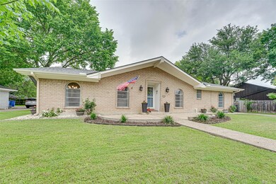 1608 Charlottsville Dr, Ennis, TX 75119 - photo 4