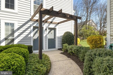 10042 Oakton Terrace Rd unit 10042, Oakton, VA 22124 - photo 3