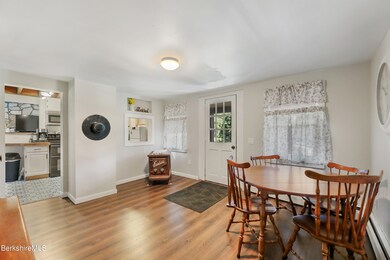 25 Dining Room