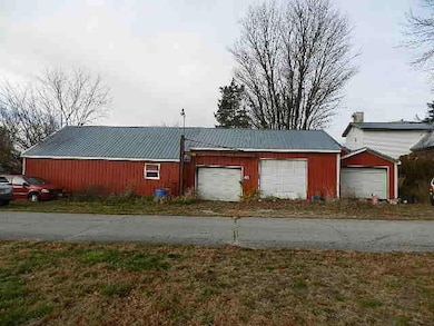 215 W Carey St, New Bloomington, OH 43341 - photo 4