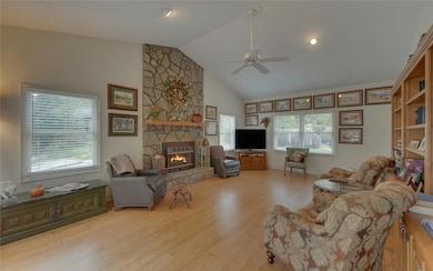 70 Ridgemore Ct, Toccoa, GA 30577 - photo 2