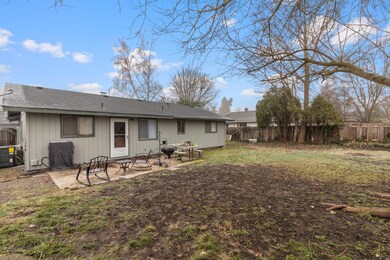 1050 Edwina Ave, Central Point, OR 97502 - photo 5