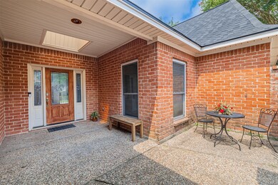 Charming entry with plenty of seating room