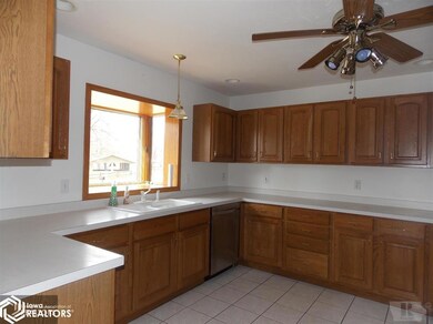 806 Parkcrest Ln, Audubon, IA 50025 - photo 4