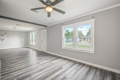 609 Hurst St, Angleton, TX 77515 - photo 6